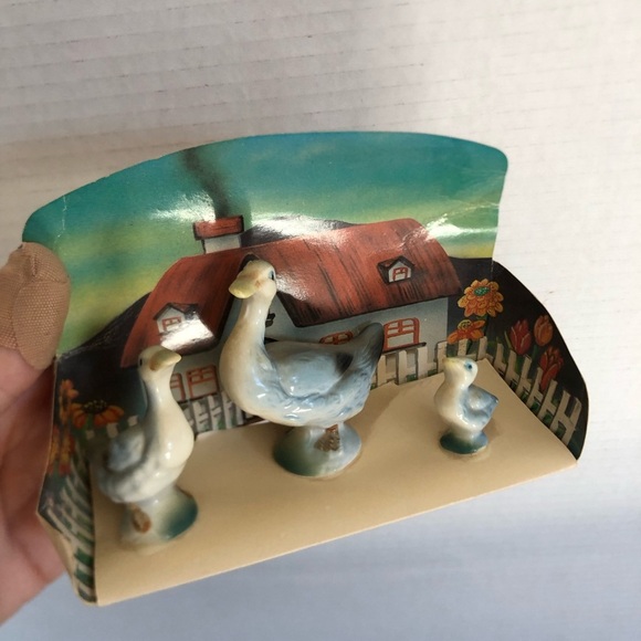 Vtg Goose Figurine Set on Background - Picture 4 of 8